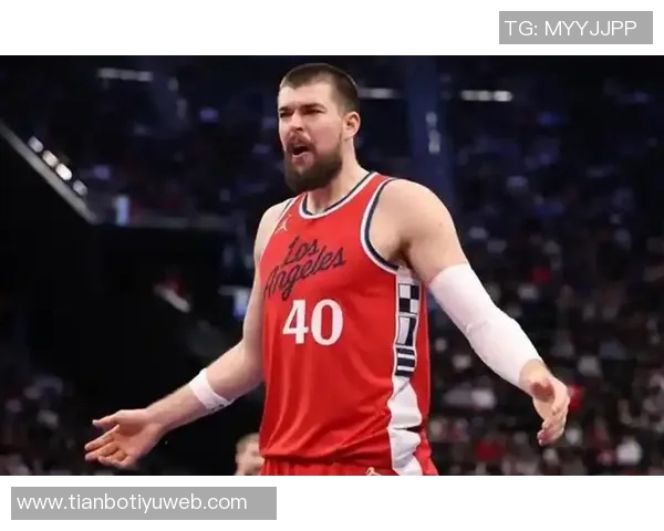 祖巴茨进攻受限难以发挥卢指导无奈回应包夹困境